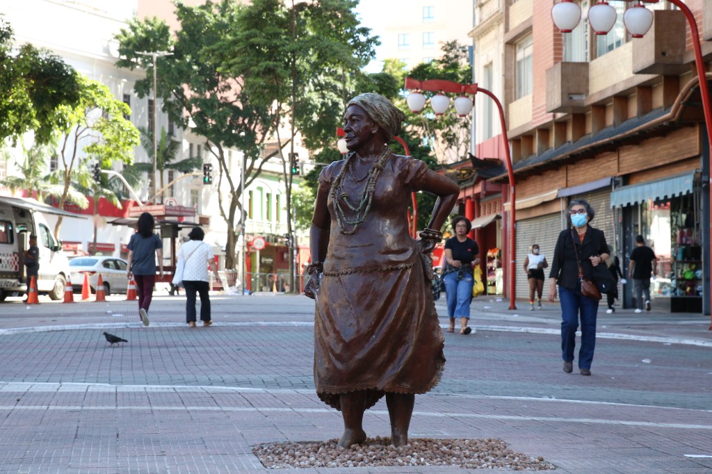 Escultura Madrinha Eunice, Liberdade, São Paulo