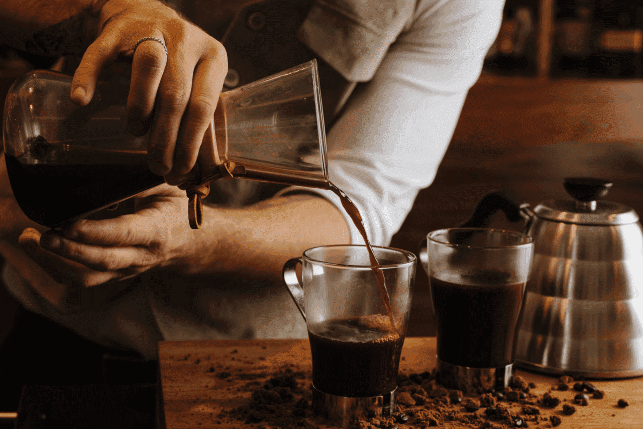 Dicas Para Escolher Um Café De Qualidade Por Um Preço Acessível: Economize Sem Abrir Mão Do Sabor 2 café-bule-xícara