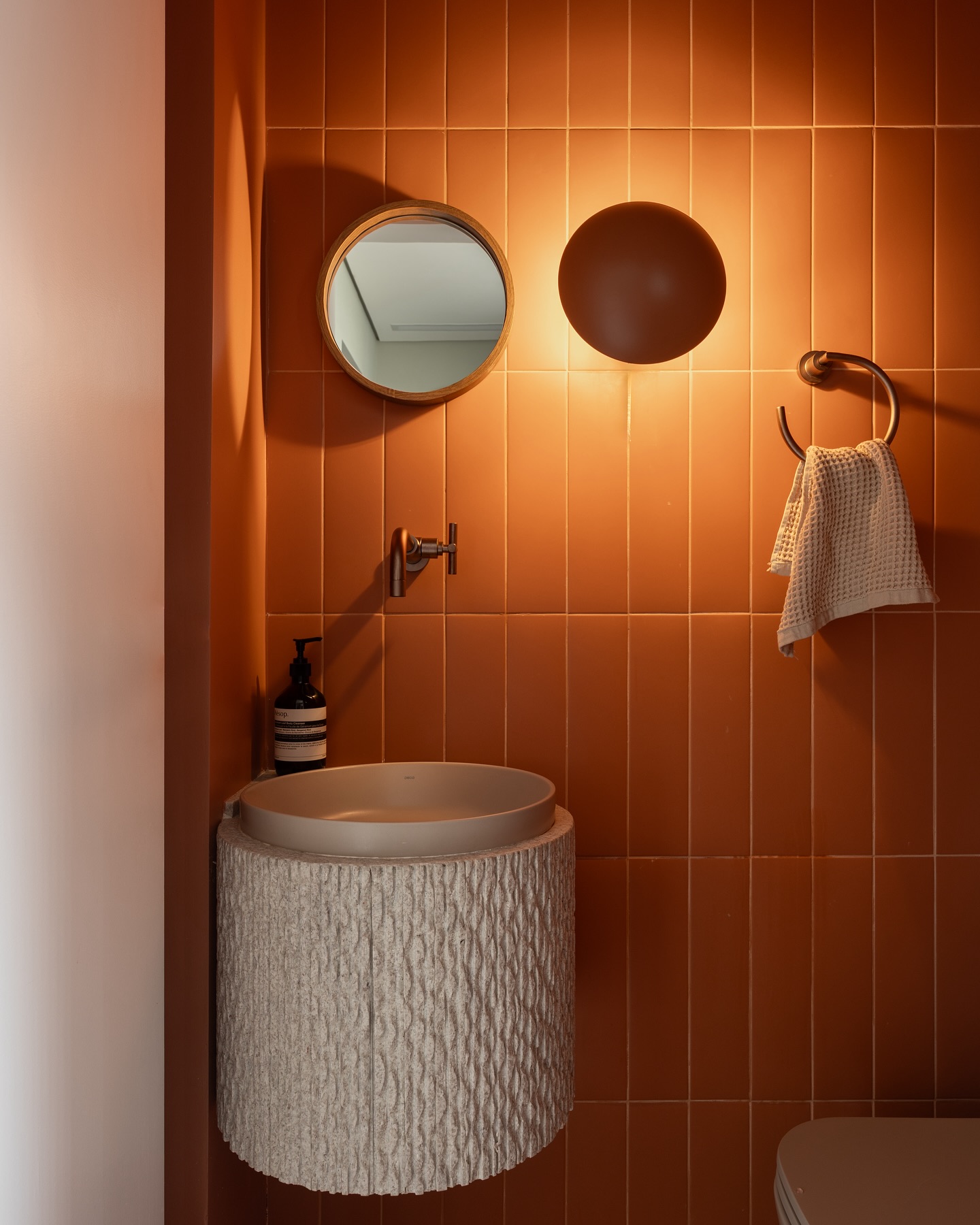 Foto do lavabo do apartamento.