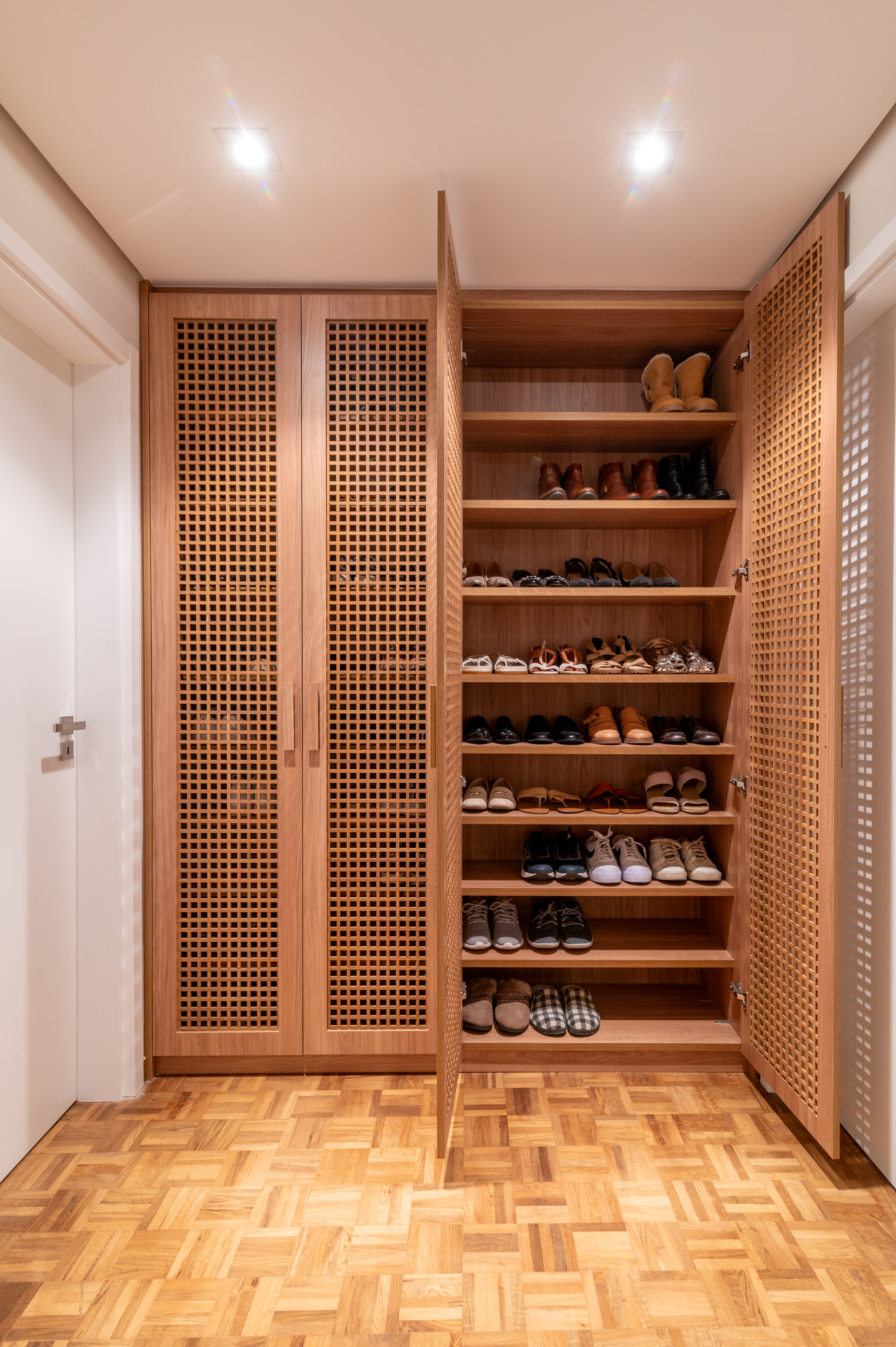 Foto da sapateira feita em muxarabi.